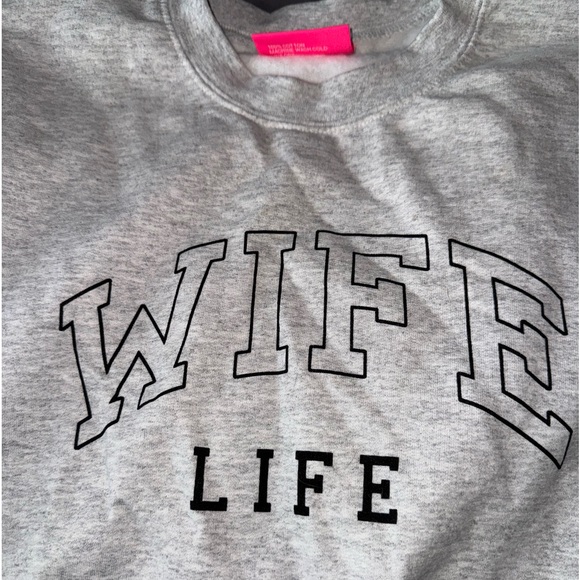 Women’s M/L Super Mrkt Grey “Wife Life” Crew Neck - Picture 2 of 3